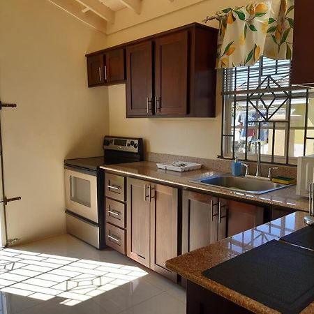 Bing'S Home Away From Home Ocho Rios Ngoại thất bức ảnh